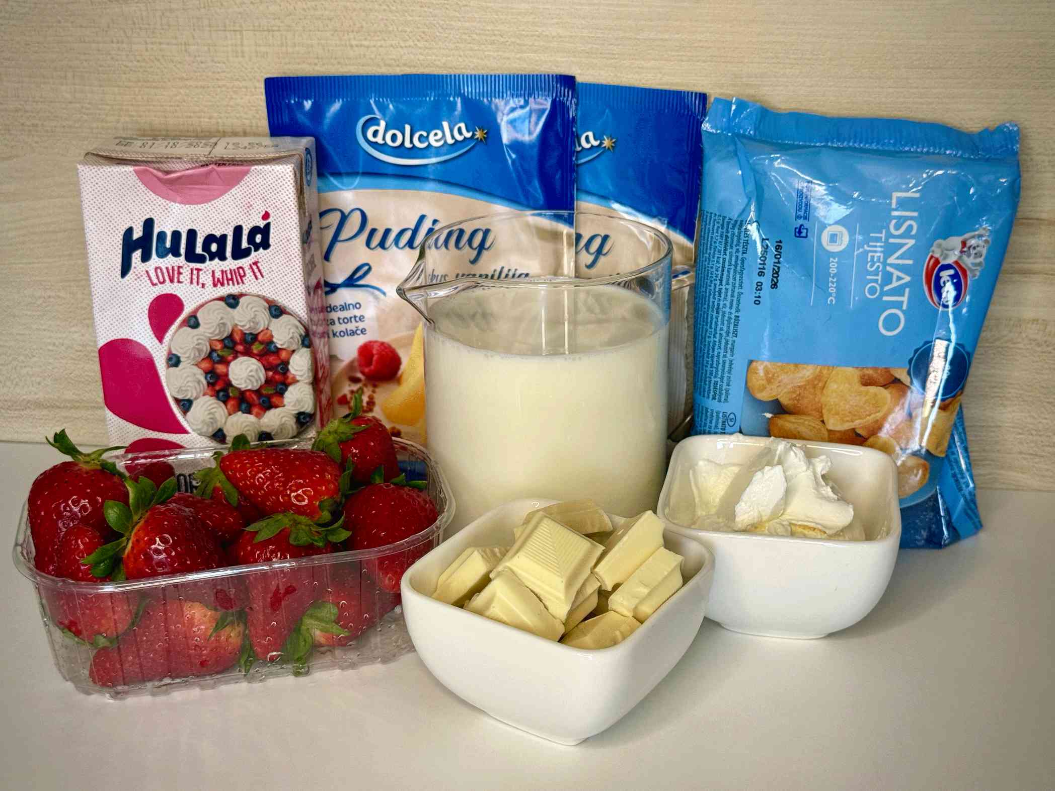 Sastojci za Hiljadu listića - brzi i jednostavan kolač od jagoda i kreme od vanilije